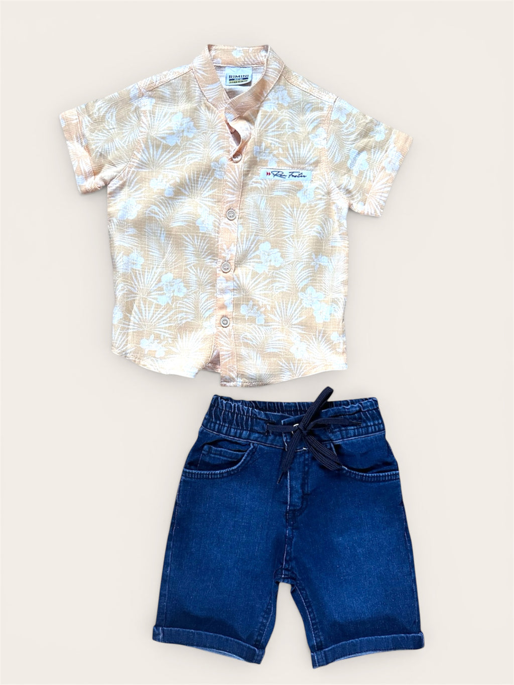 Short sleeve shirt with jeans shot