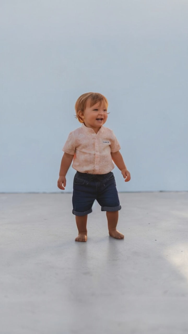 Short sleeve shirt with jeans shot